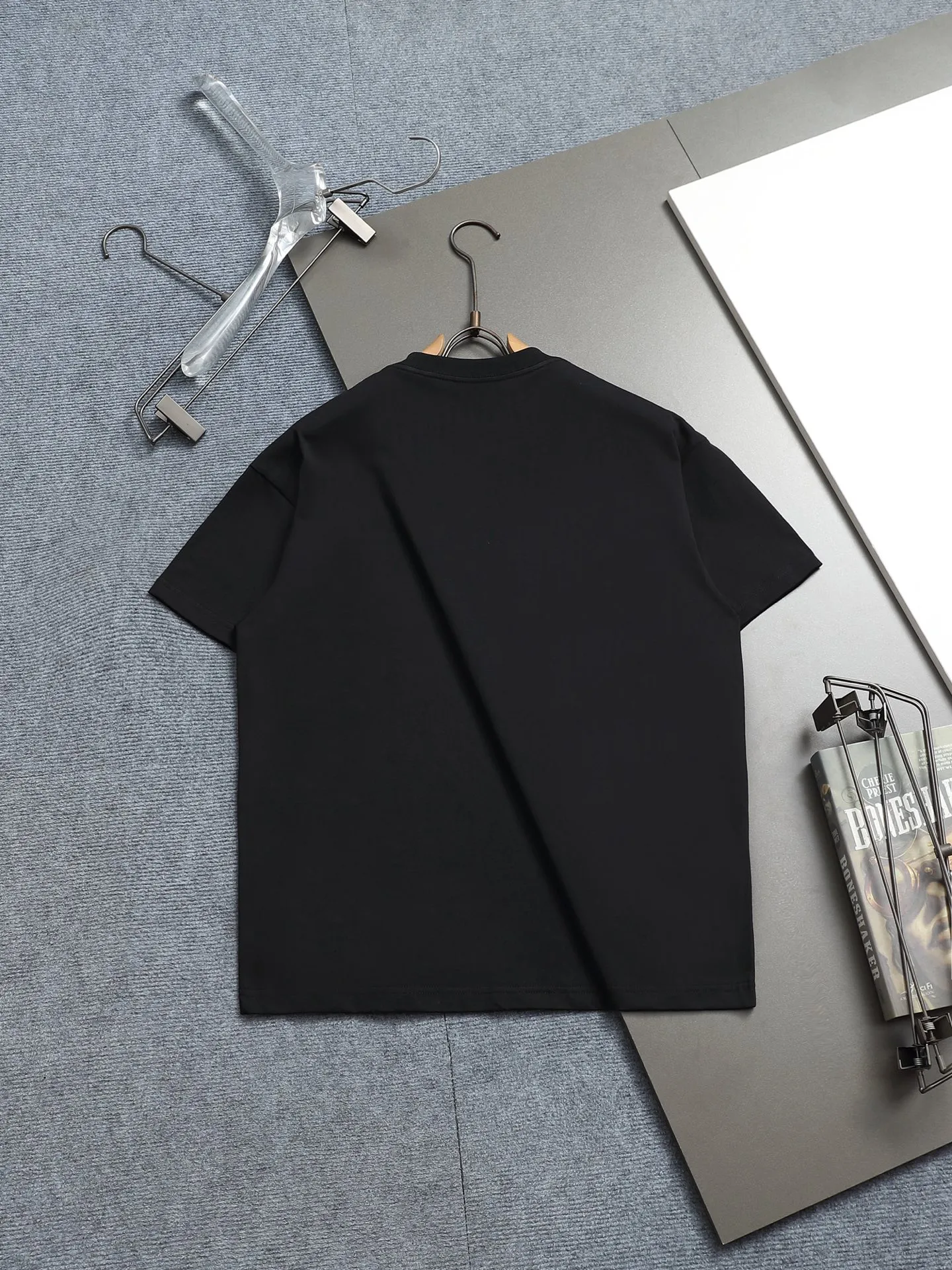 🅿️170 LV Louis Vuitton 25ss spring and summer printed short T series -1v Yayoi Kusama series pumpkin 🎃 pattern round neck short-sleeved T-shirt made of 32-count double yarn pure cotton 240g, washed at high temperature, will not shrink or fade. Comfortable to the touch, super texture❤️ Back-stitched cuff design, yellow back-mark embellishment, and a full set of accessories. A must-have for trendy men and trendy women, the classic drop-shoulder slightly wide version is available exclusively from stock!         ⚠️Only make high quality products, reject junk goods!  -Color: White Black -Size: XS S M L -Crowd: Unisex